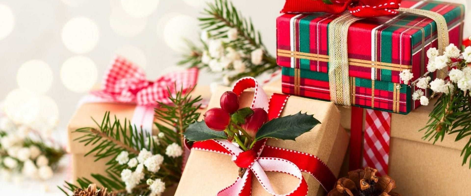Which is the best gift for christmas friend?