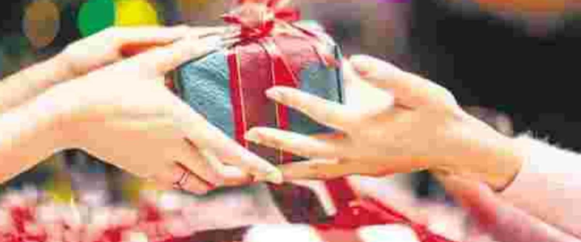 Are christmas gifts taxable to employees?
