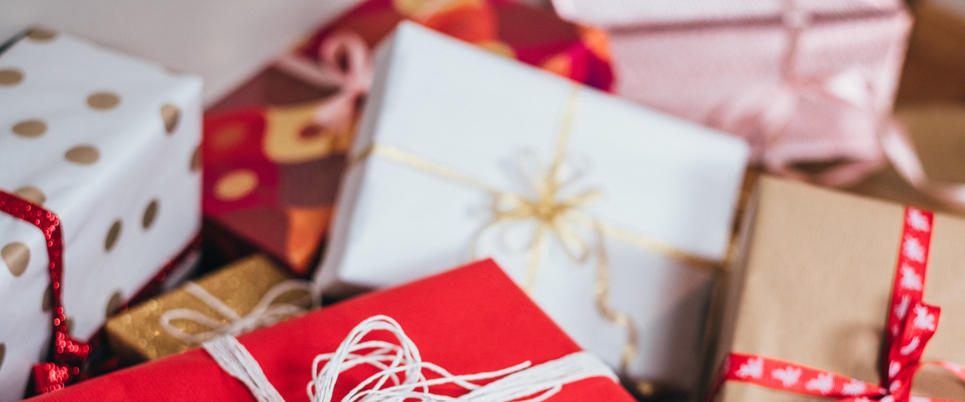 What is the 5 gift rule for christmas?